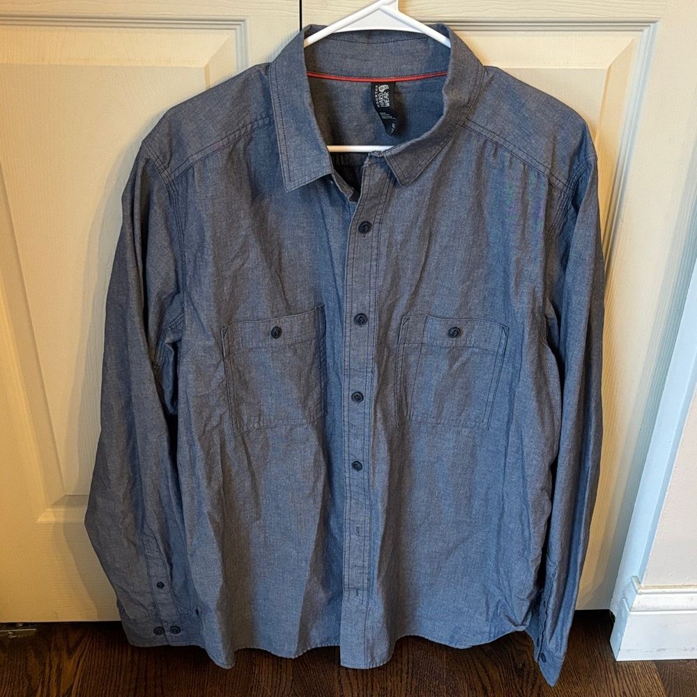 Mountain hardwear men’s Blue 100% cotton chambray Button-Up Shirt XL neutral